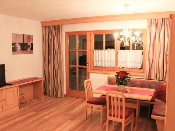 3 Bedrooms Apartment