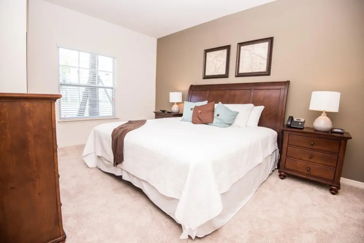 September Special at WL 3 Bed - 9-8972