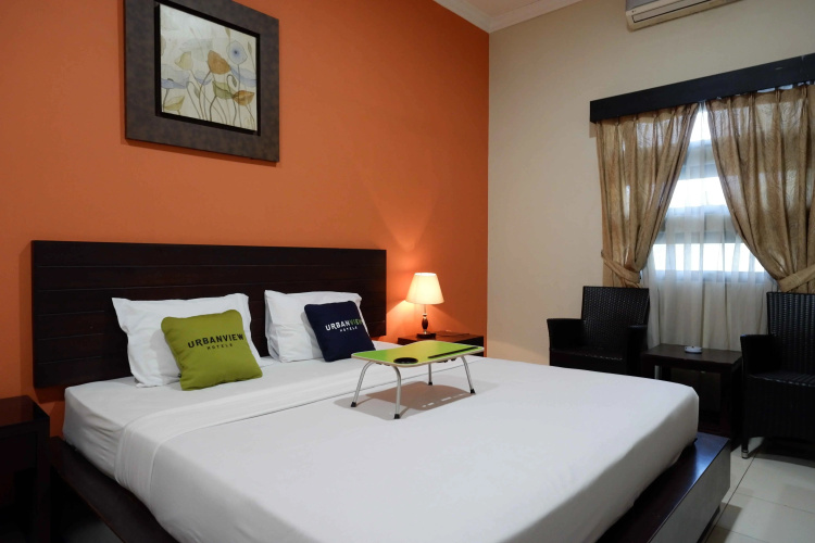 Urbanview Hotel Solo Tiara