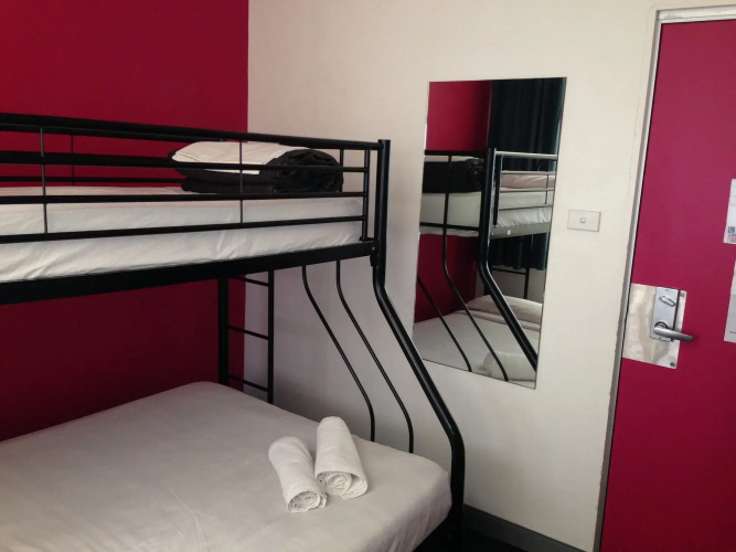 Nomads Sydney - Hostel