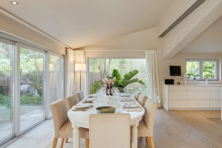 Light Villa by Cadenzalux