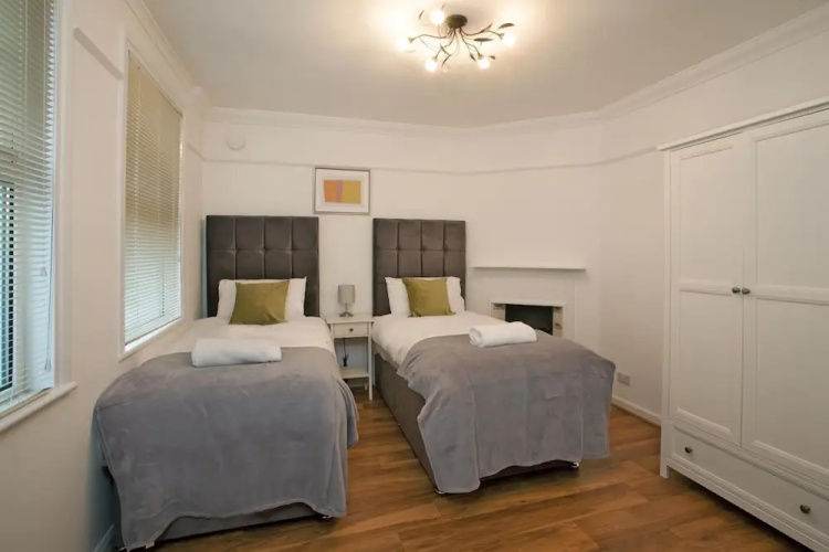 Victoria's place