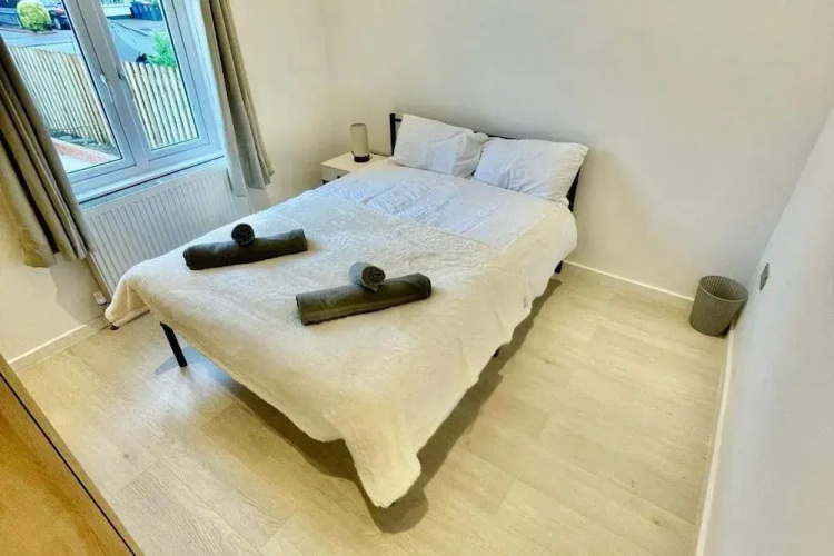 3 Bed Flat - Sleeps 6 - Parking - Wifi