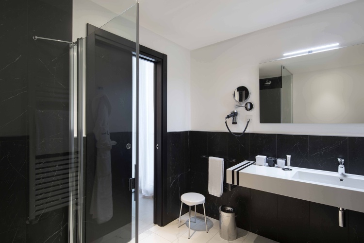 J Hotel photo 20