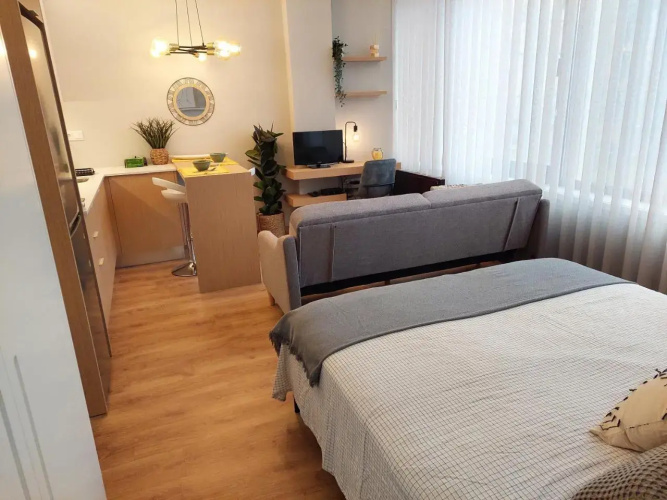Charming Central Studio with AC