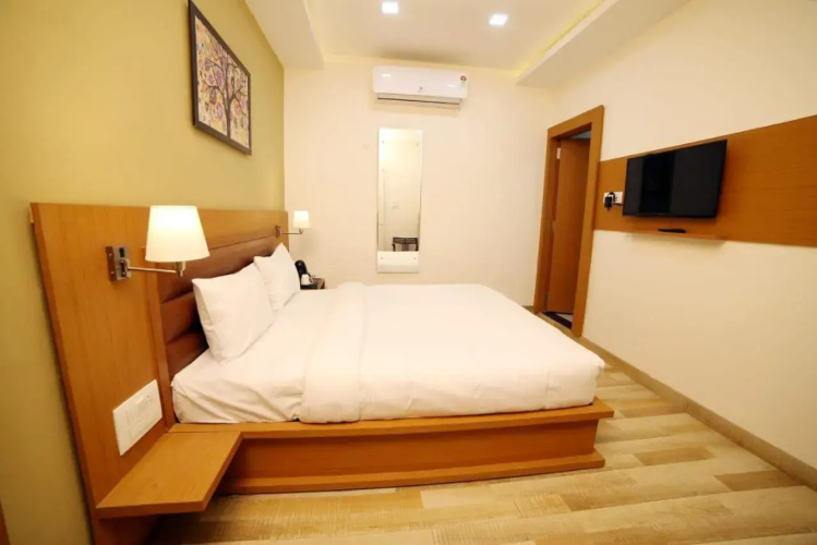 Banyan Hotel&Restro