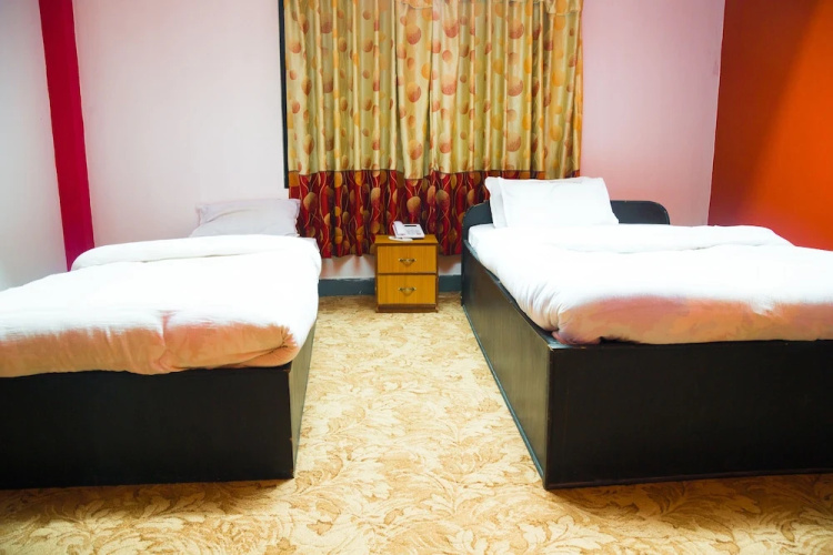 Hotel Maroon