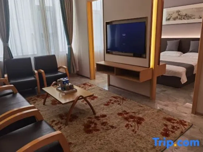 Deluxe Suite