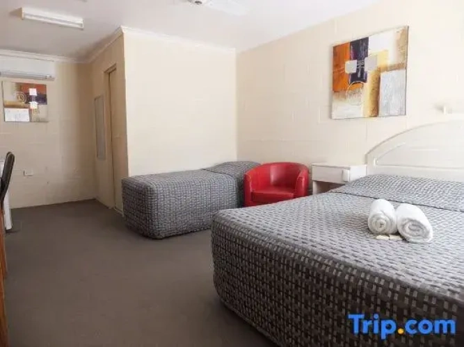 Standard Triple room