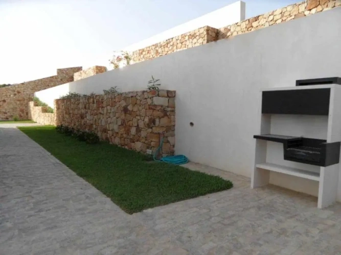 4 Bedrooms Villa