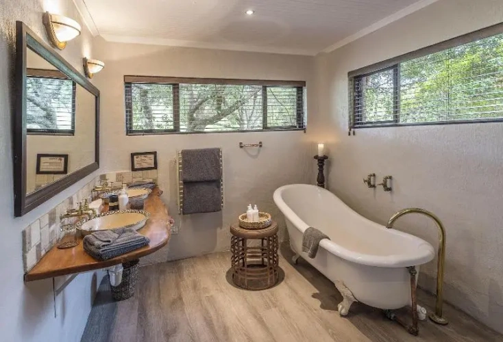 Standard Twin room with balcony