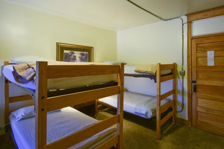 11th Avenue Hostel