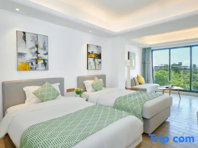 Standard Twin room with garden view