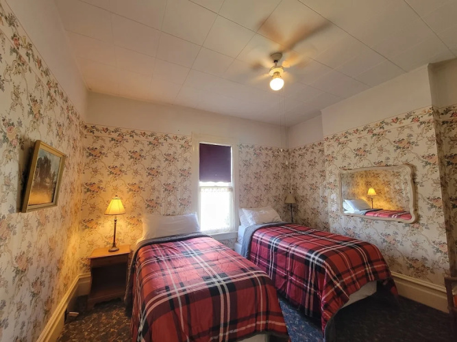 Towle House 1006