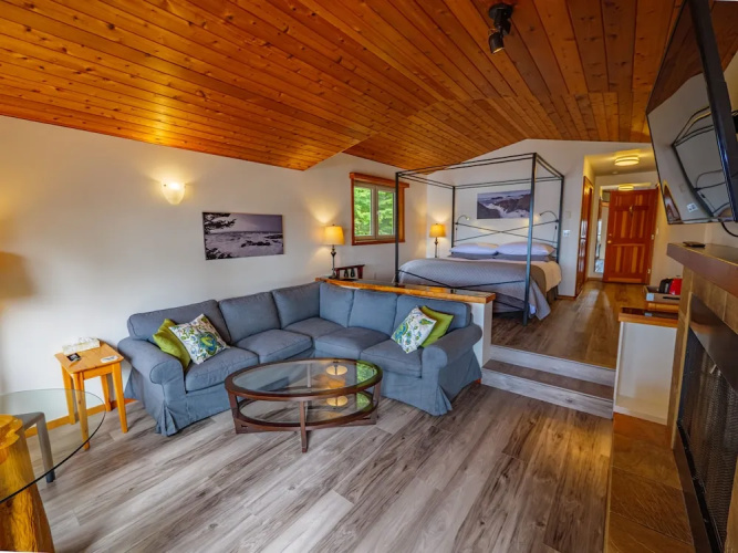 A Snug Harbour Inn
