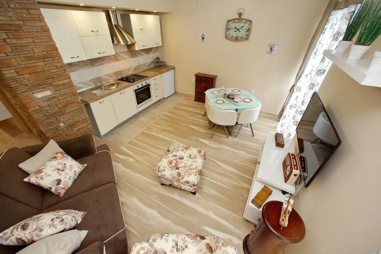 2 Bedrooms Apartment
