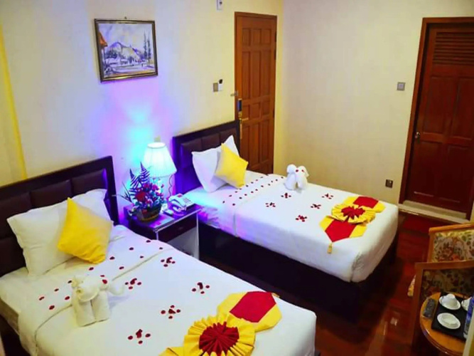 Golden City Light Hotel