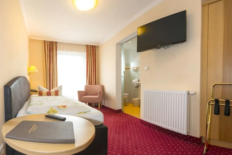 Economy Single room with balcony and with courtyard view