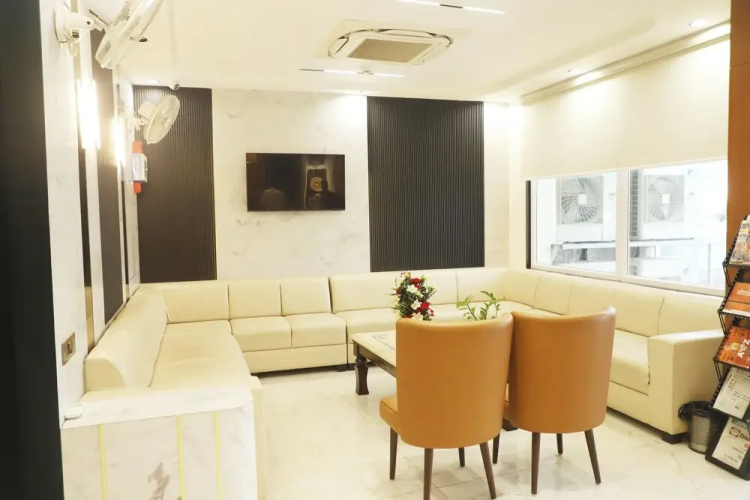 Hotel Devki Inn