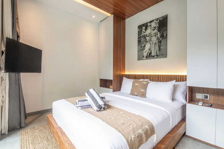 Stylish 5BR Designer Villa, 400m to the Ocean