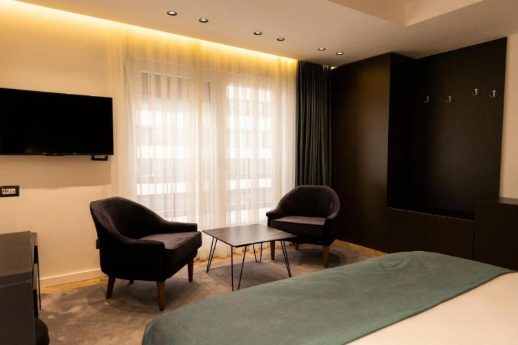 Ador Hotel