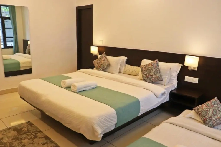 Standard Triple room