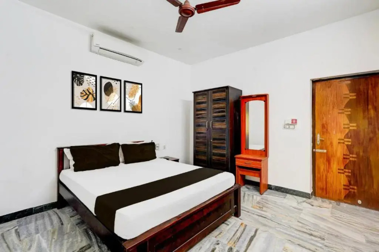 Leo's Home Stay by OYO Rooms