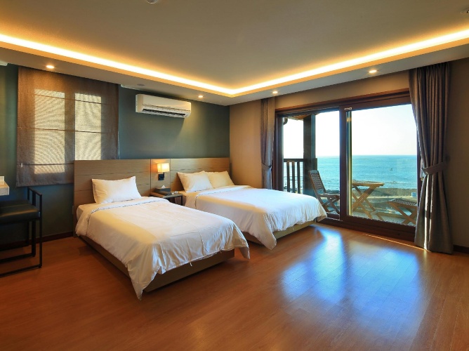 Deluxe Double room with balcony and with sea view
