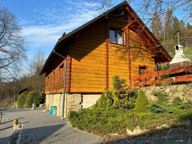4 Bedrooms Cottage