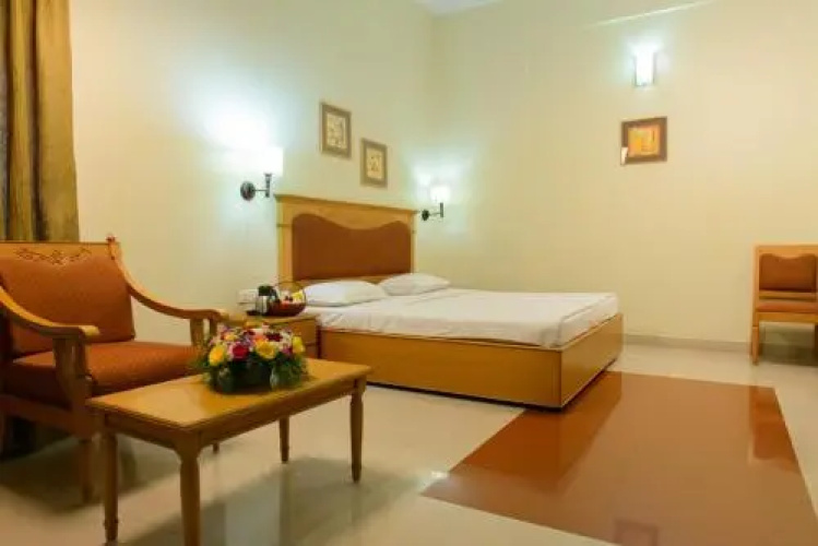 Club 7 Hotel