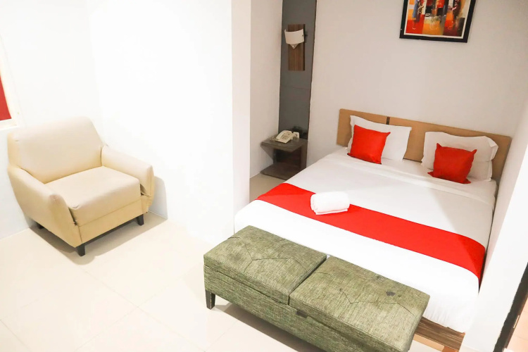 De Nearby Hotel