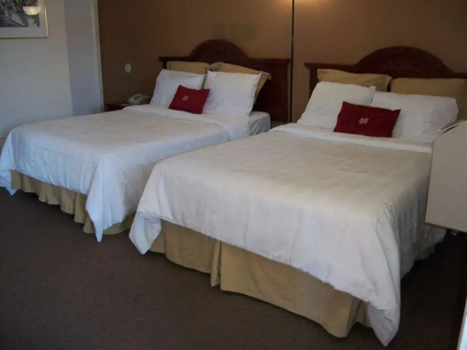 Camino Inn & Suites