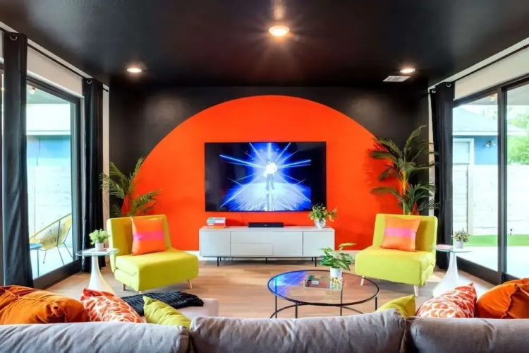 Queen's Gambit - 7 Minutes From Downtown - Sleeps 16