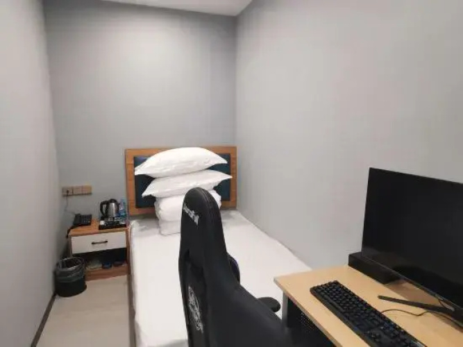 92 Bayin Box Entertainment Hotel