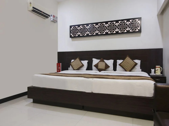 Capital O 9367 Hotel Agra Cantt