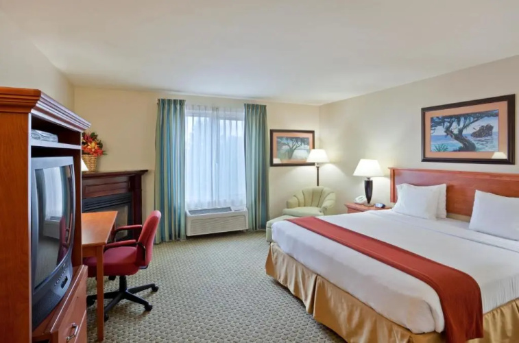Triple Play Resort Hotel & Suites