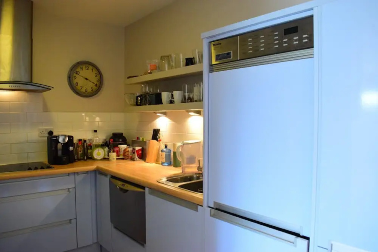 2 Bedroom Flat Beside Phoenix Park