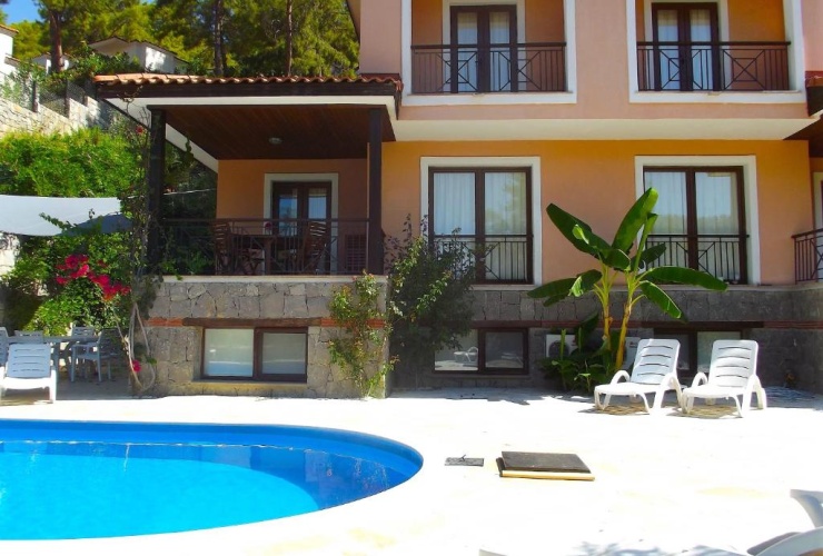 3 Bedrooms Villa