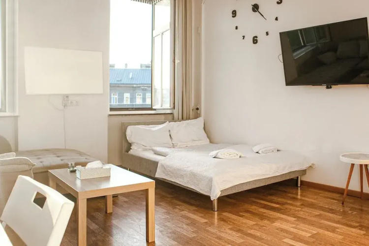 Charming 2BR Apt in Prime Location