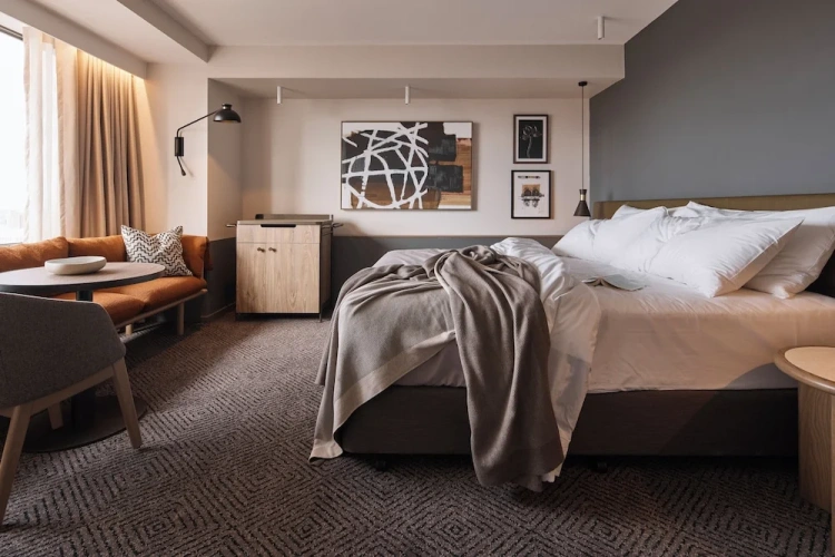 Rydges Deluxe Corner Double room