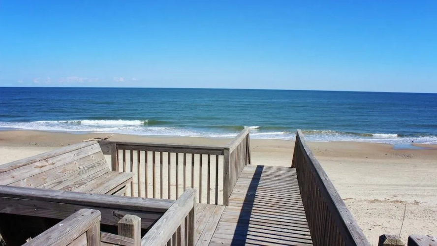 Kuhl Breeze - 5 Br home by RedAwning