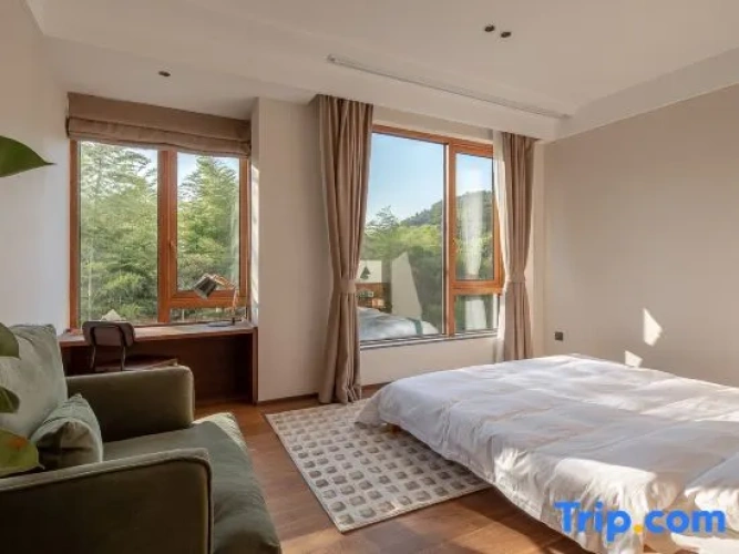 Standard Twin Family room with pool view