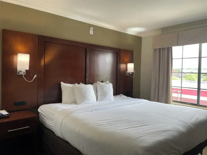 Spark by Hilton Cincinnati Fairfield