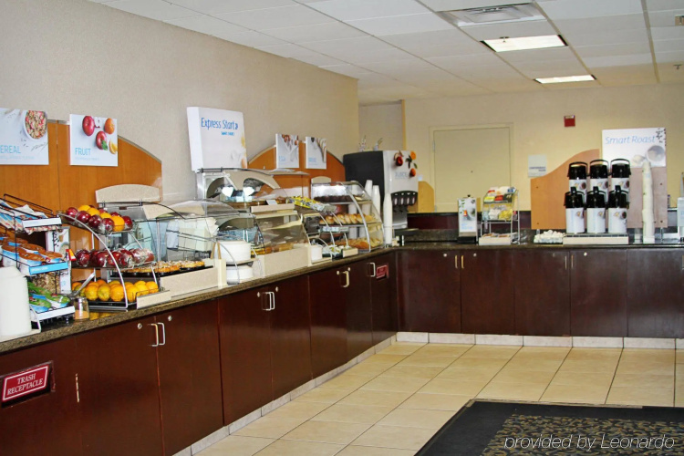 Holiday Inn Express & Suites Tampa Airport photo 13