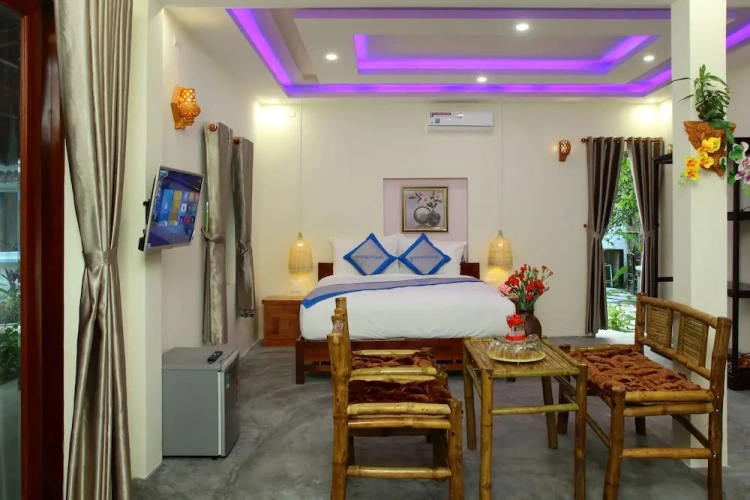 Standard Quadruple Family room with garden view