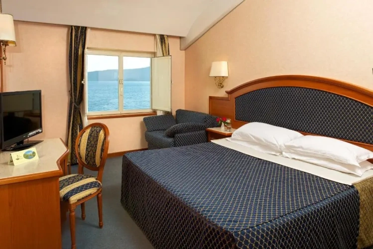 Standard Double room with lake view