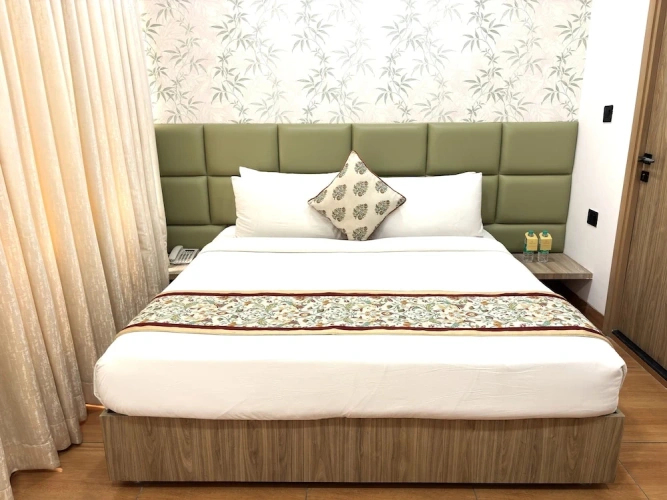 Standard Double room with city view