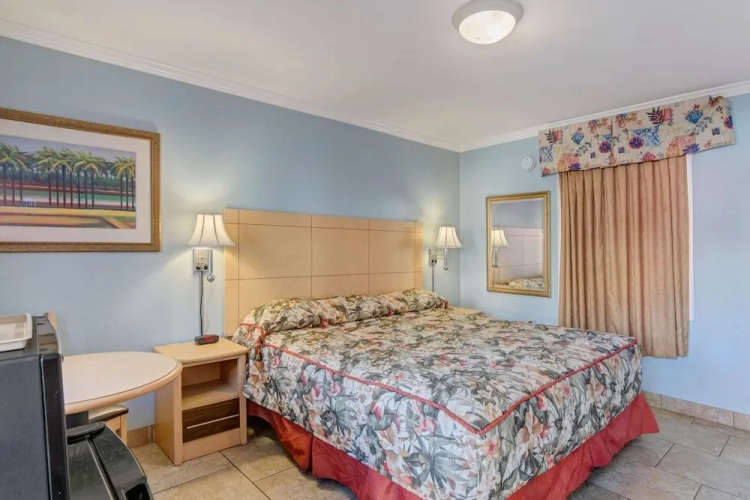 Dunes Inn & Suites