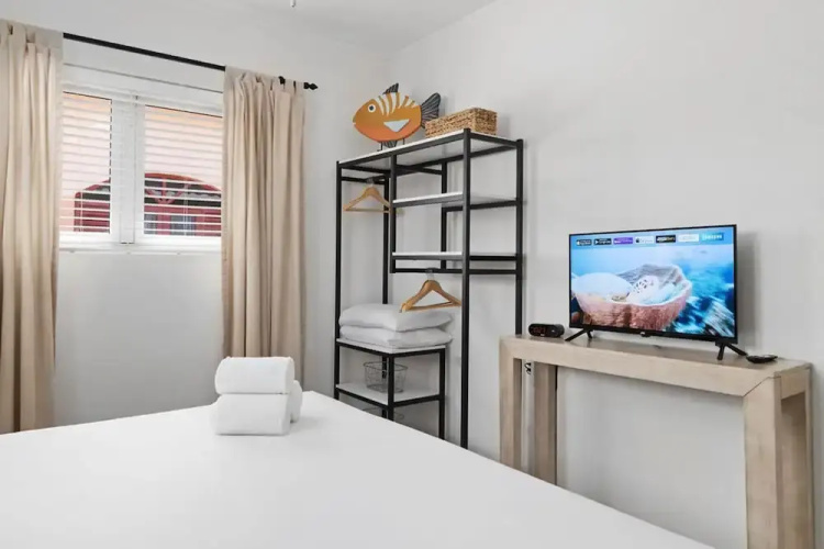 Beautiful 3br2ba Amazing Location w Private Pool