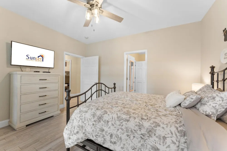 On The Rocks 3 Bedroom Condo by RedAwning
